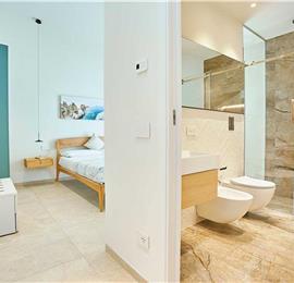 3 bedroom villa with infinity pool and jacuzzi, Scopello, sleeps 5-6